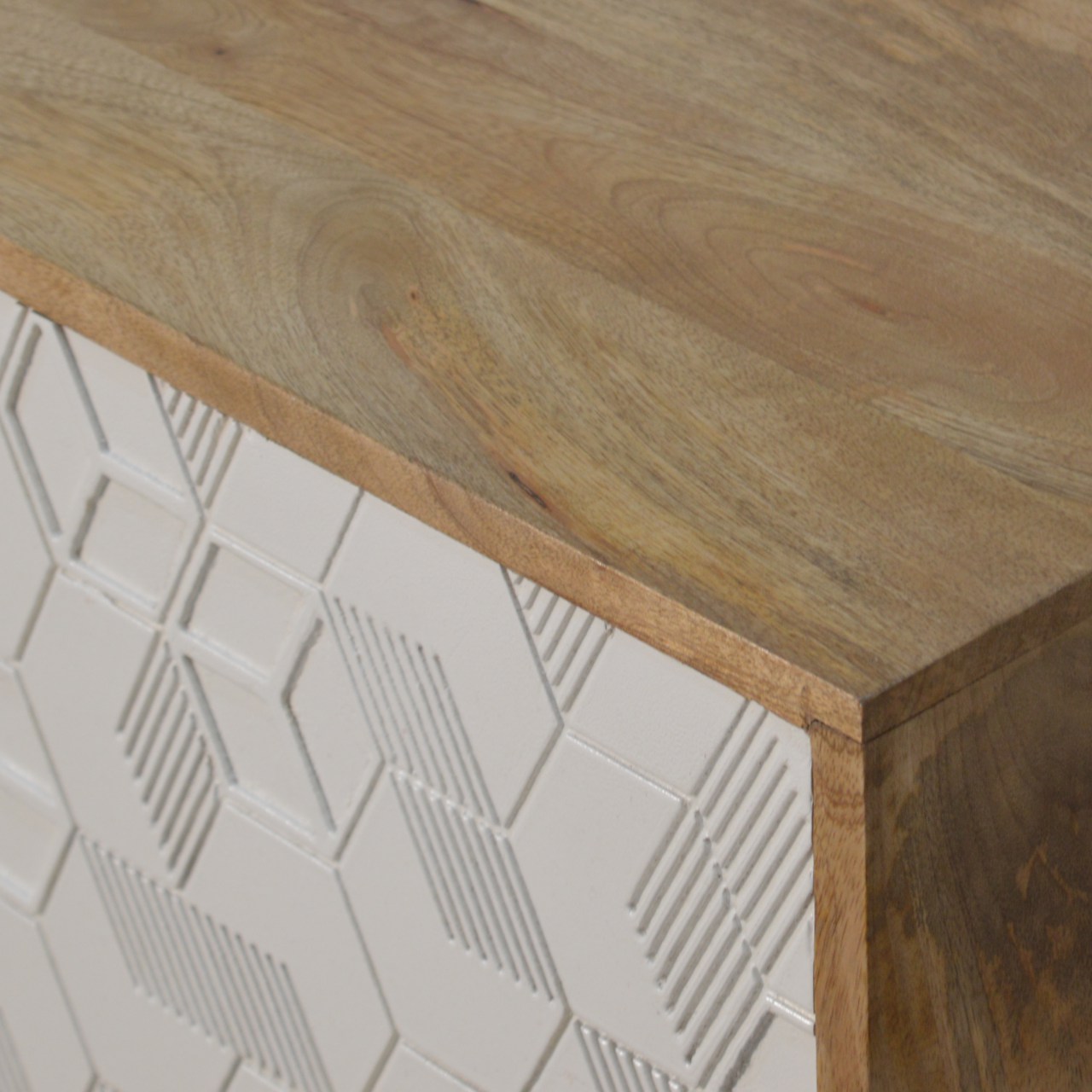 in1532 acadia white door bedside