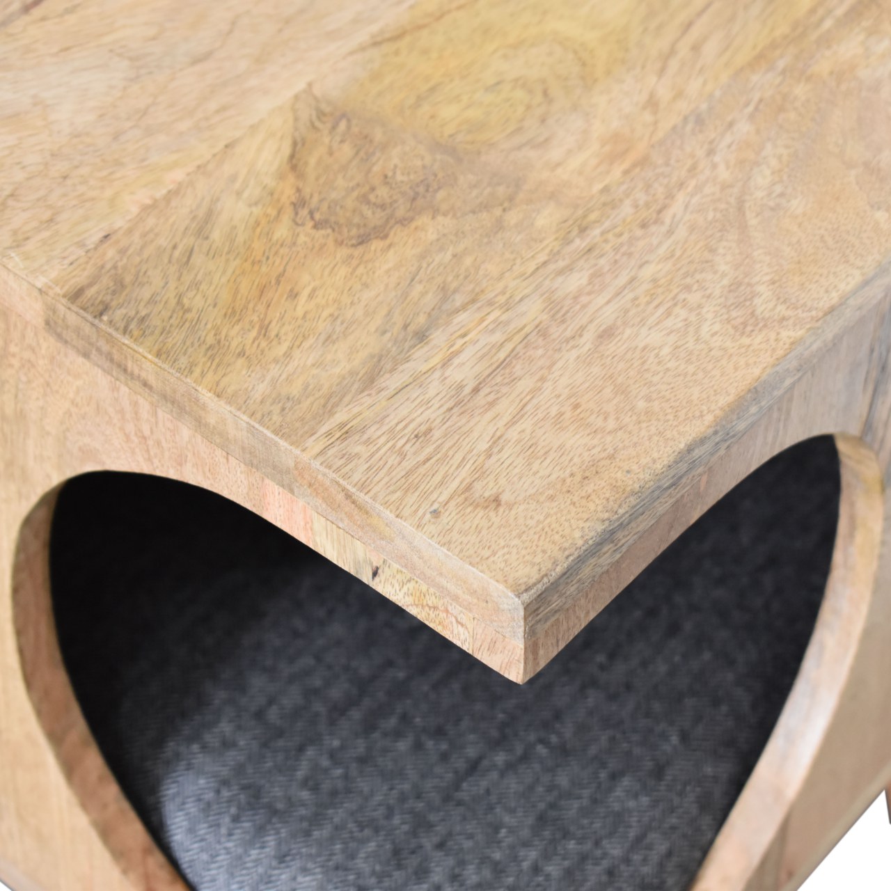 in1702 nordic style cut out pet bed