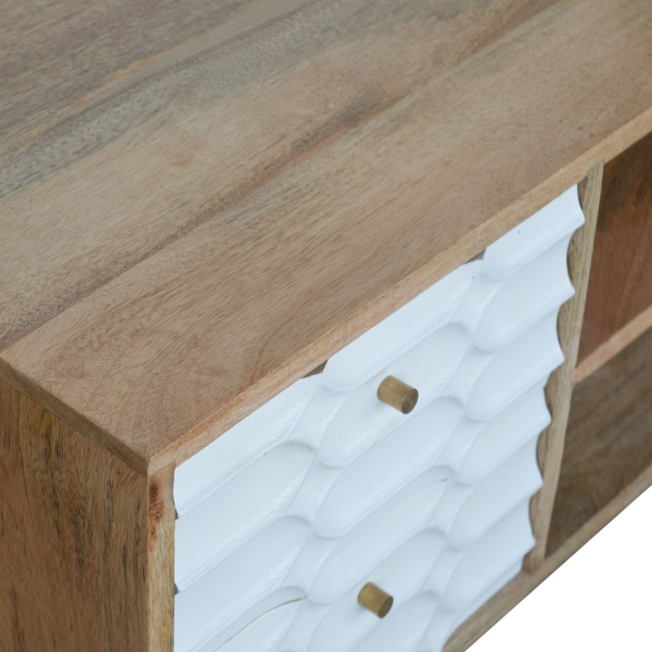 in914 capsule white entertainment unit